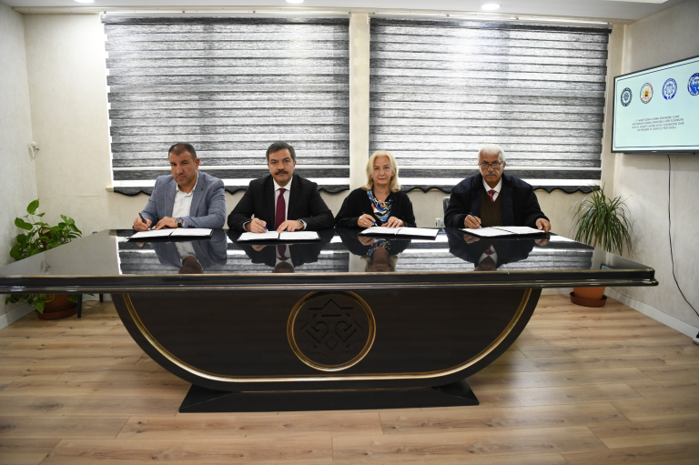 malatya-turgut-ozal-universitesi-down-sendromlu-bireylerimizin-sosyal-yasantilarina-katki-verilmesine-dair-dayanisma-ve-isbirligi-protokolu-imzaladi-100