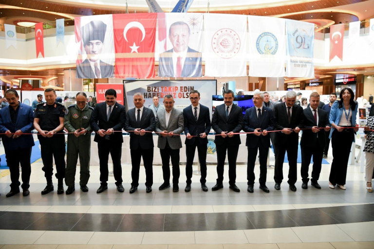 devlet-hava-meydanlari-isletmesinin-dhmi-91-yildonumu-nedeniyle-etkinlik-duzenlendi-213