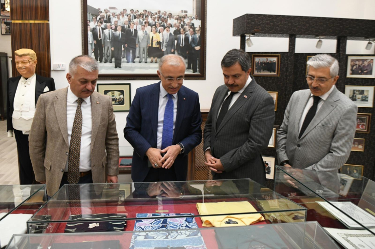 prof-dr-fuat-sezgin-ve-muslumanlarin-bilime-katkilari-konulu-konferans-duzenlendi-237