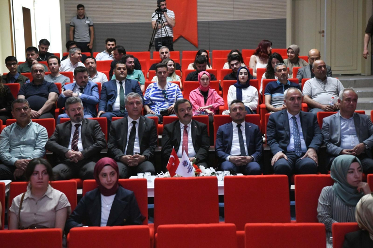 tarim-ekonomisi-lisans-ogrencileri-proje-gunleri-etkinligi-duzenlendi-250