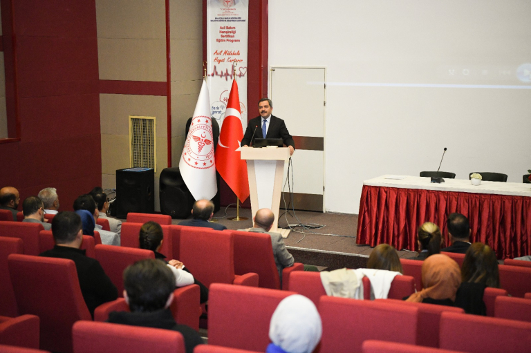 saglikta-yapay-zeka-ve-uygulamalari-calistayi-gerceklestirildi-481