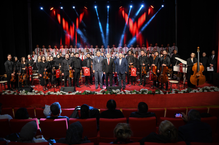 cumhuriyetimizin-101-yili-konseri-coskulu-bir-katilimla-gerceklestirildi-514