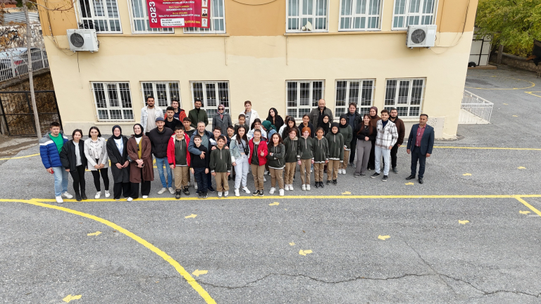 malatya-turgut-ozal-universitesi-insansiz-hava-araclari-toplulugundan-100-yil-imam-hatip-ortaokulu-ogrencilerine-egitim-ve-deneyim-dolu-gun-557