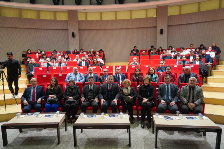 deprem-ve-ruh-sagligi-psikolojik-etkiler-ve-koruyucu-faktorler-calistayi-2-adimi-kilis-7-aralik-universitesinde-duzenlendi-592