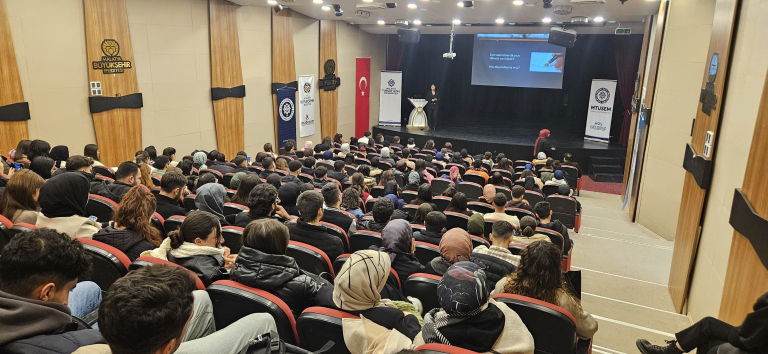 2-kariyer-okulu-basariyla-tamamlandi-608