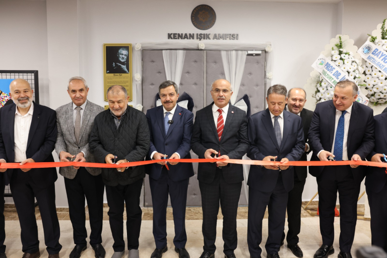 kenan-isik-amfisi-koc-grubu-ve-malatya-turgut-ozal-universitesi-is-birligiyle-acildi-1333