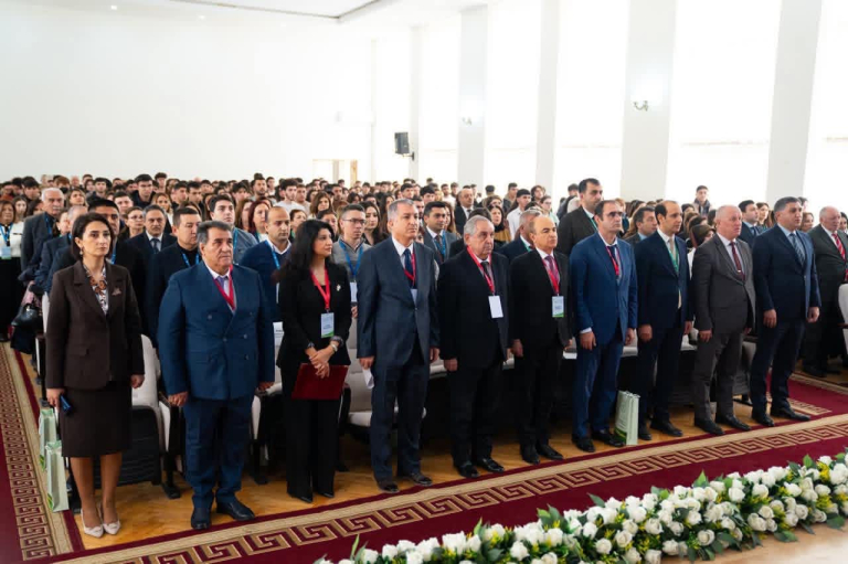 azerbaycanda-universitemiz-ile-ortak-kongre-duzenlendi-1543