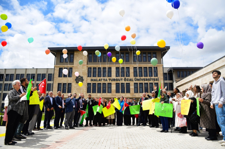 Gazze İçin Dayanışma Kermesi Düzenlendi