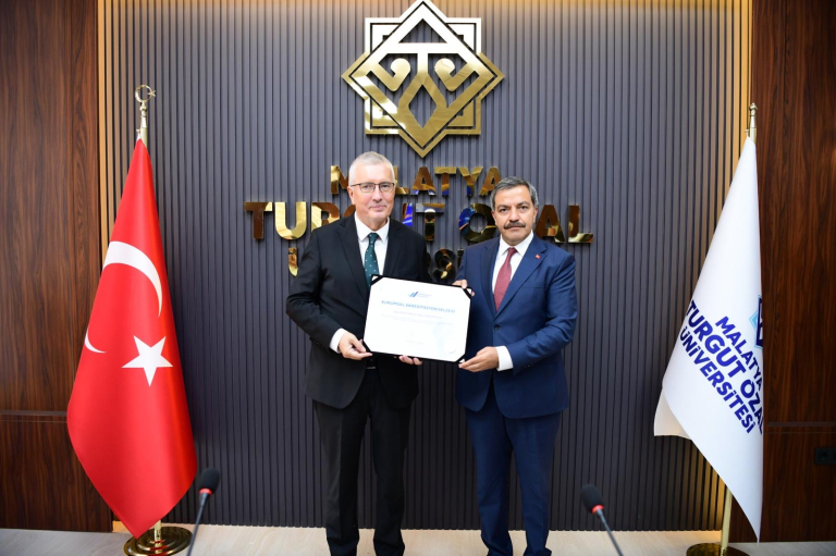 Malatya Turgut Özal Üniversitesi Kurumsal Akreditasyon Belgesini Aldı